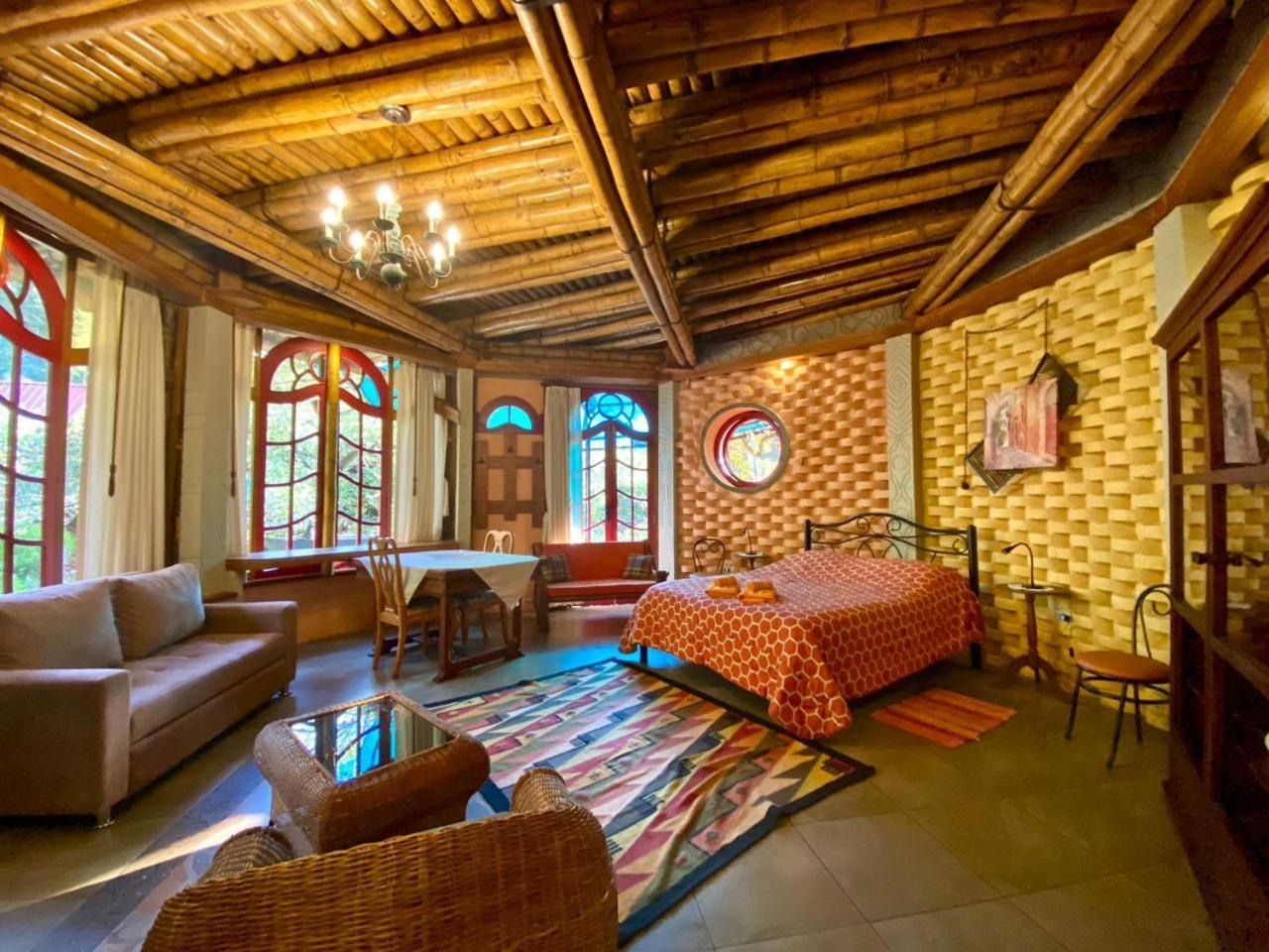 באניוס Finca Chamanapamba Guest House מראה חיצוני תמונה