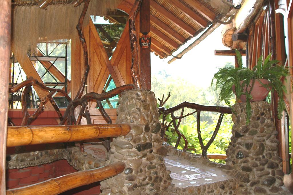 באניוס Finca Chamanapamba Guest House מראה חיצוני תמונה