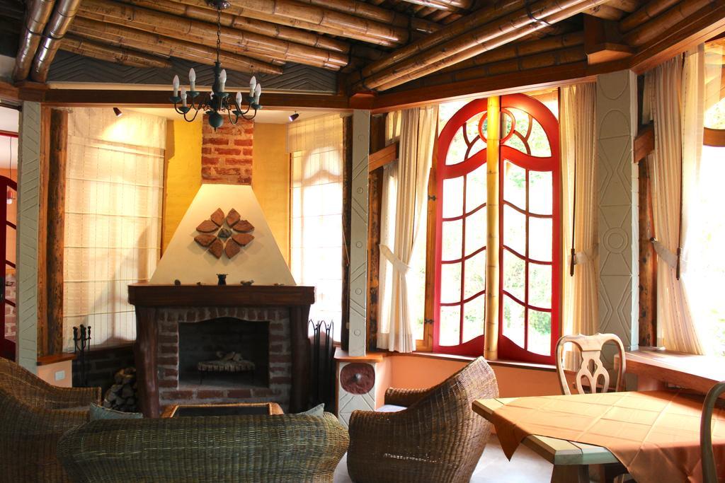 באניוס Finca Chamanapamba Guest House מראה חיצוני תמונה