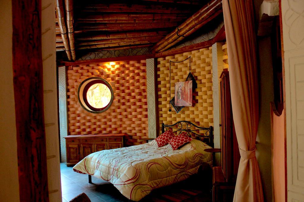 באניוס Finca Chamanapamba Guest House מראה חיצוני תמונה