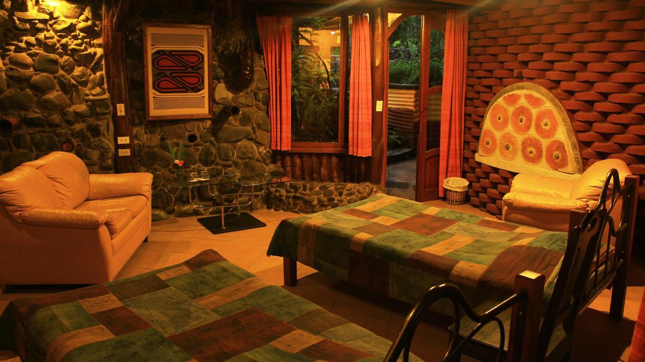 באניוס Finca Chamanapamba Guest House מראה חיצוני תמונה